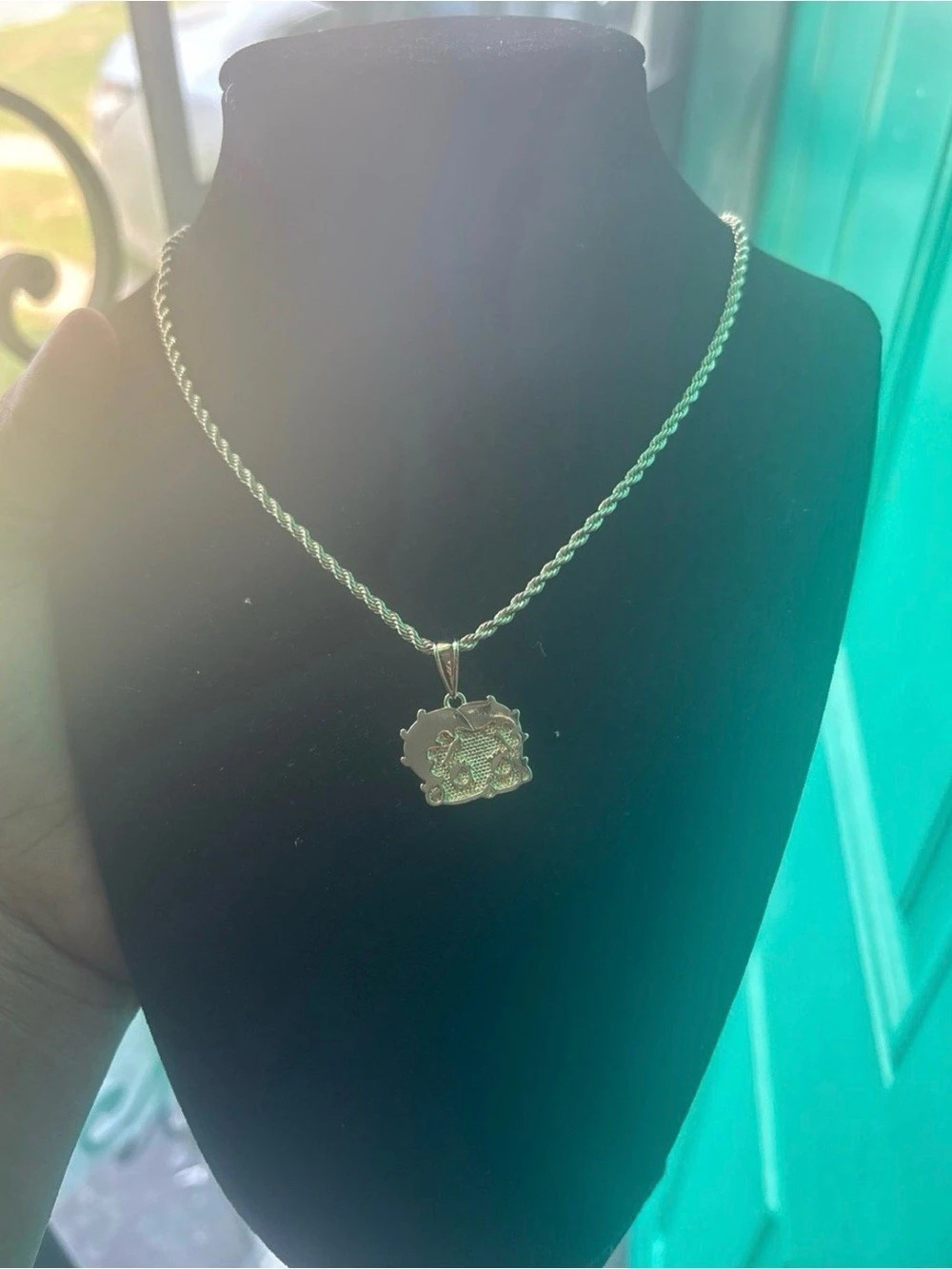 Gold-Tone Pendant Necklace Like New
